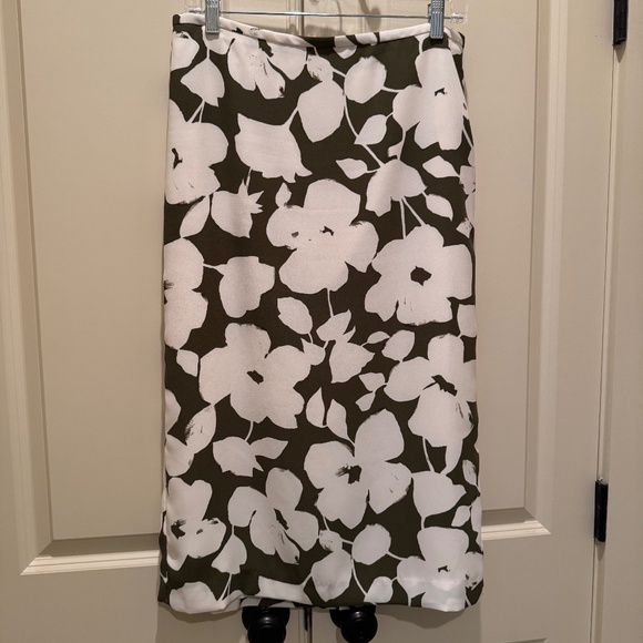 Ann Taylor Floral Green and White Midi Pencil Skirt - Picture 1 of 10